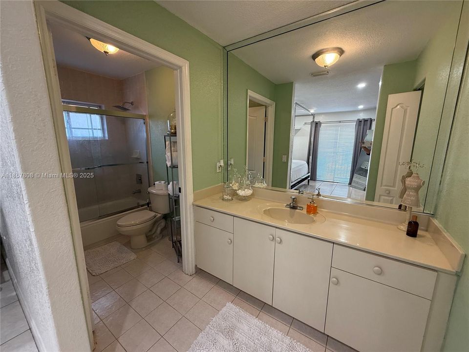 最近售出: $324,995 (2 贝兹, 2 浴室, 1190 平方英尺)