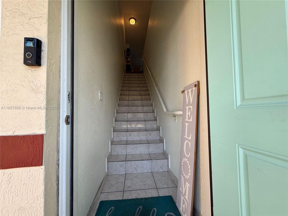 最近售出: $324,995 (2 贝兹, 2 浴室, 1190 平方英尺)