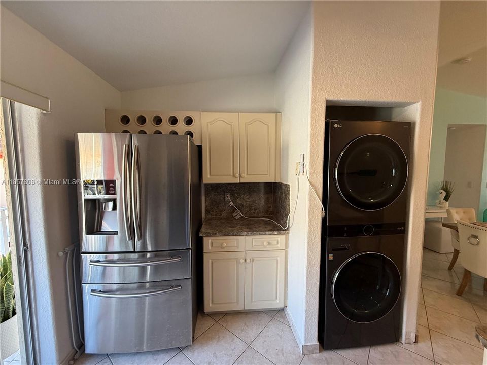 最近售出: $324,995 (2 贝兹, 2 浴室, 1190 平方英尺)