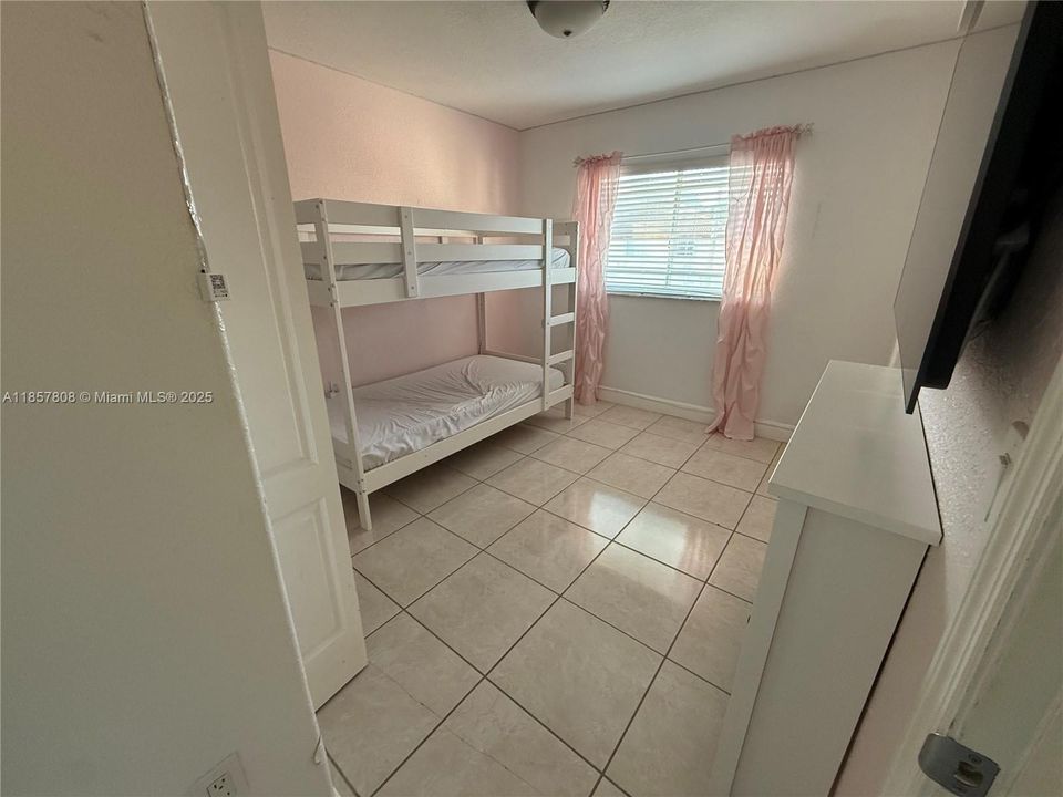 最近售出: $324,995 (2 贝兹, 2 浴室, 1190 平方英尺)