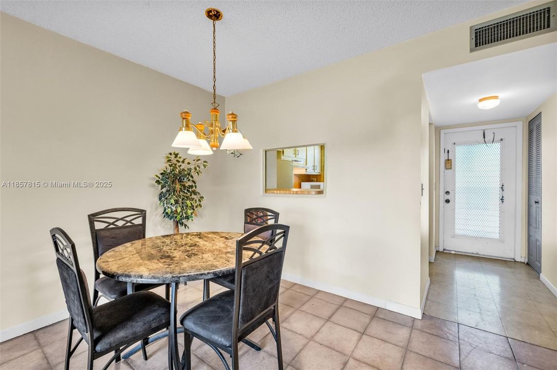 На продажу: $80,000 (1 спален, 1 ванн, 631 Квадратных фут)