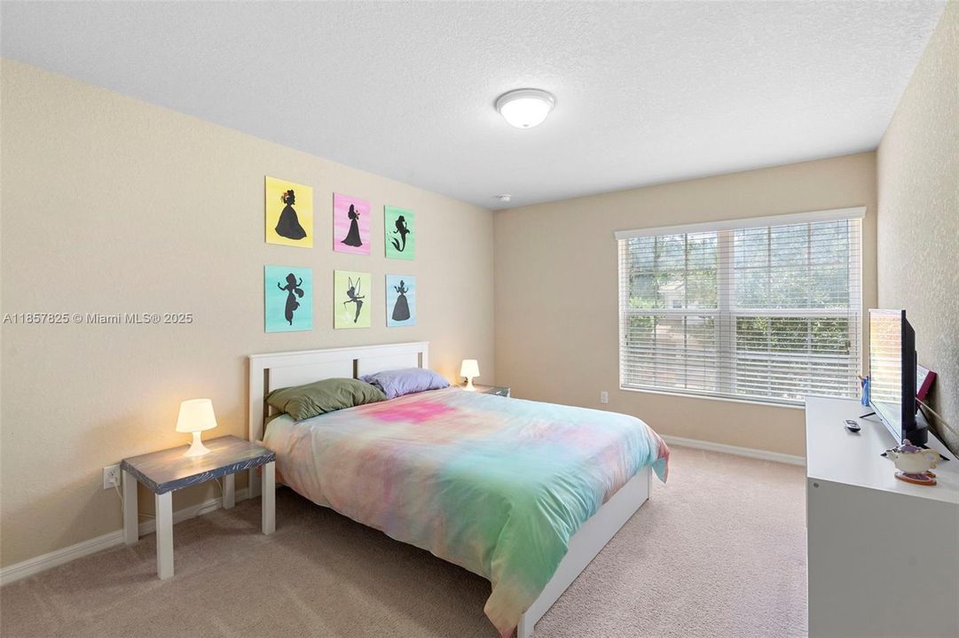 合同活跃: $229,000 (2 贝兹, 2 浴室, 1826 平方英尺)