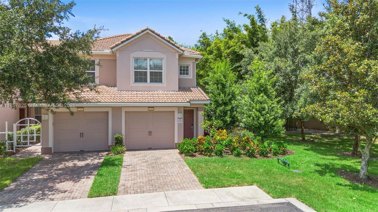 合同活跃: $229,000 (2 贝兹, 2 浴室, 1826 平方英尺)