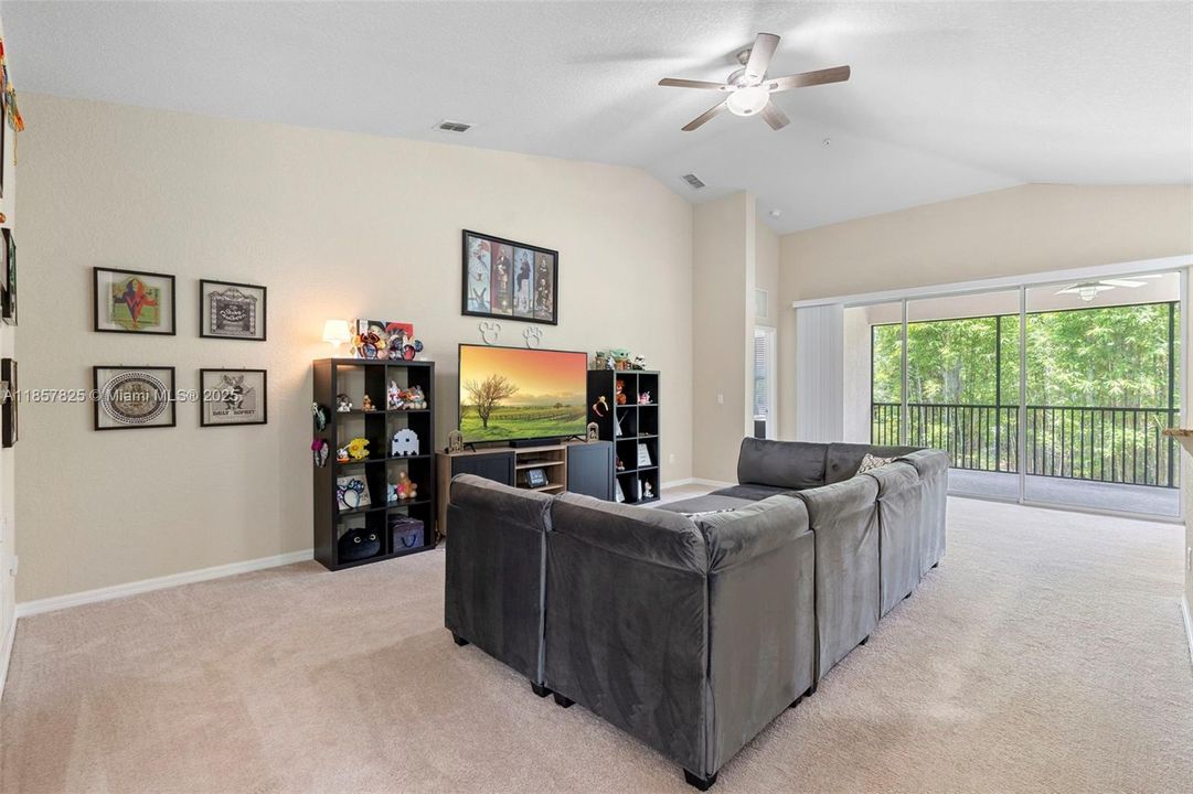 合同活跃: $229,000 (2 贝兹, 2 浴室, 1826 平方英尺)