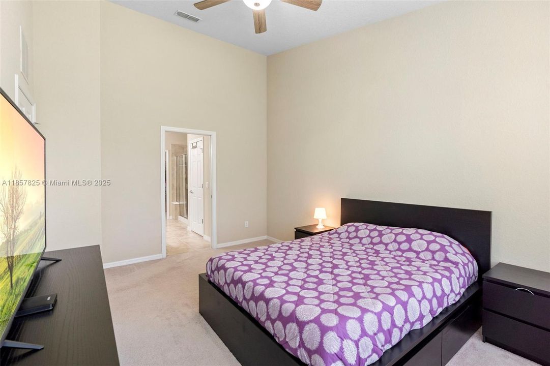 合同活跃: $229,000 (2 贝兹, 2 浴室, 1826 平方英尺)