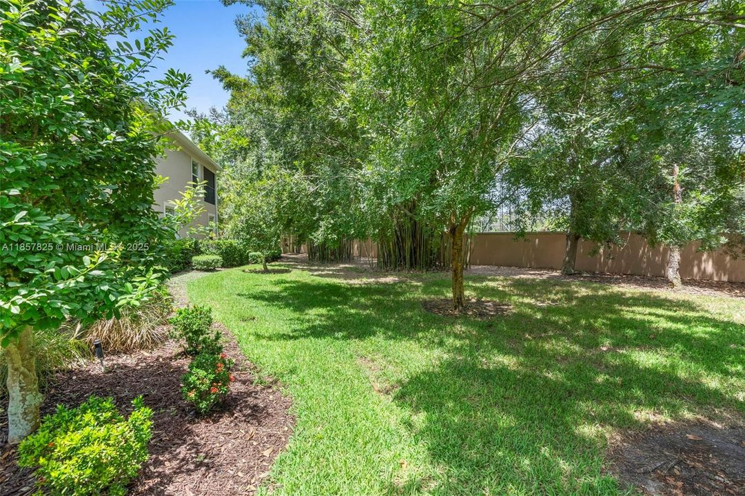 合同活跃: $229,000 (2 贝兹, 2 浴室, 1826 平方英尺)