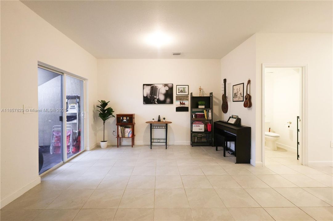 For Sale: $398,990 (3 beds, 2 baths, 1648 Square Feet)