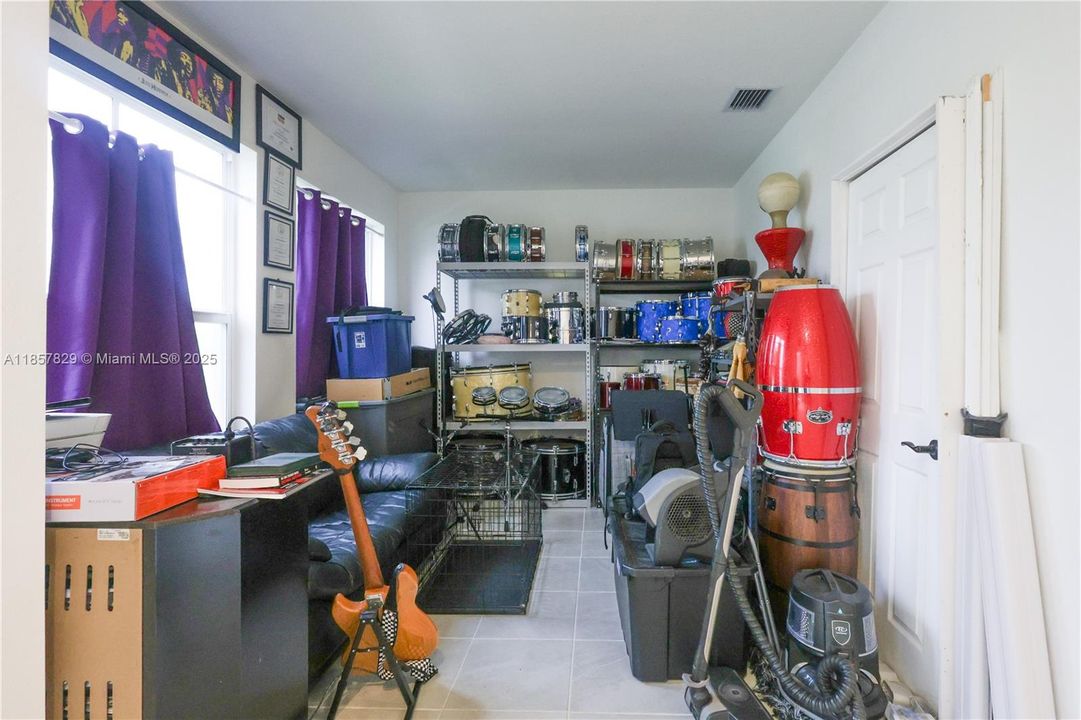 For Sale: $398,990 (3 beds, 2 baths, 1648 Square Feet)