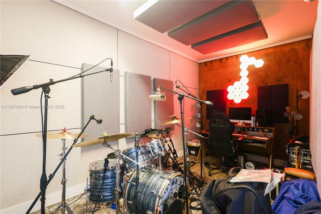 For Sale: $398,990 (3 beds, 2 baths, 1648 Square Feet)