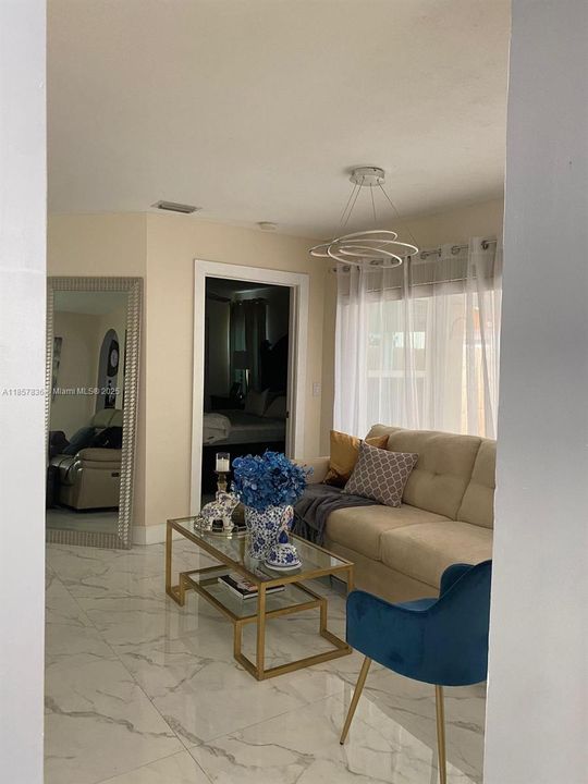 Activo con contrato: $3,000 (3 camas, 2 baños, 1561 Pies cuadrados)