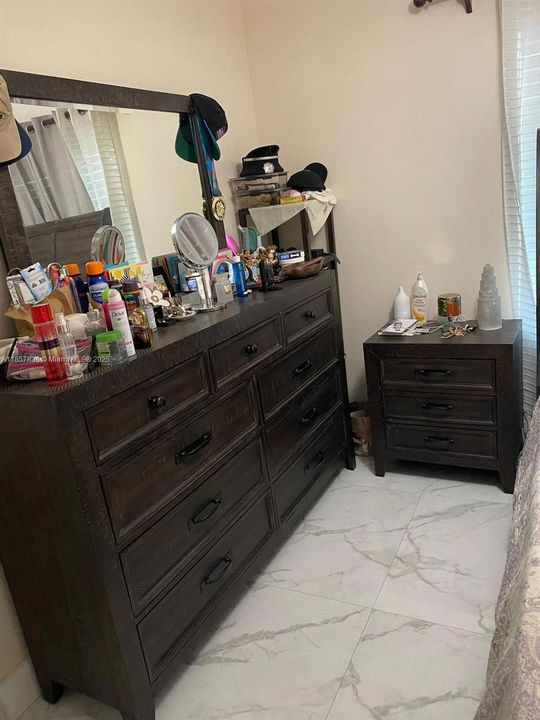 Activo con contrato: $3,000 (3 camas, 2 baños, 1561 Pies cuadrados)