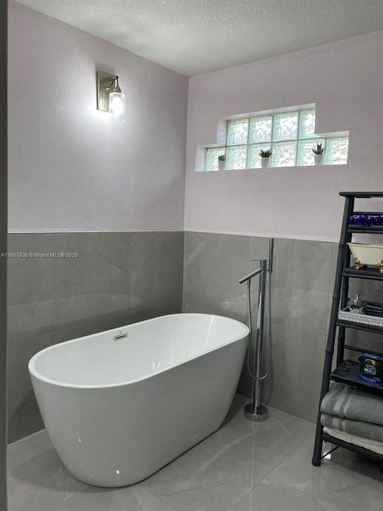 Activo con contrato: $3,000 (3 camas, 2 baños, 1561 Pies cuadrados)