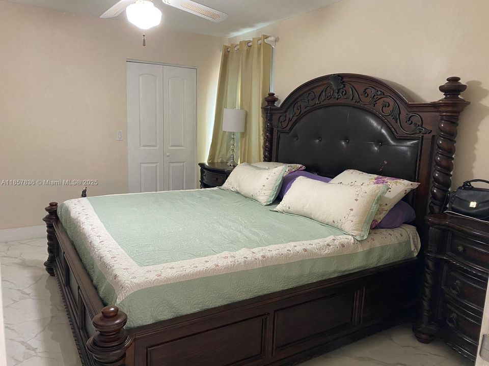 Activo con contrato: $3,000 (3 camas, 2 baños, 1561 Pies cuadrados)