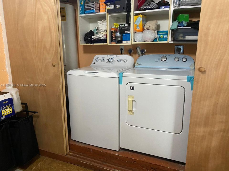 Activo con contrato: $3,000 (3 camas, 2 baños, 1561 Pies cuadrados)