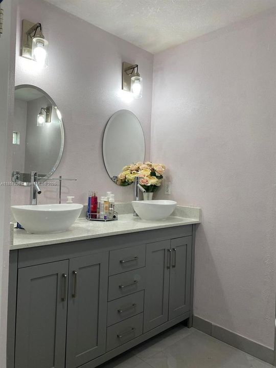 Activo con contrato: $3,000 (3 camas, 2 baños, 1561 Pies cuadrados)