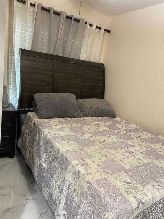 Activo con contrato: $3,000 (3 camas, 2 baños, 1561 Pies cuadrados)