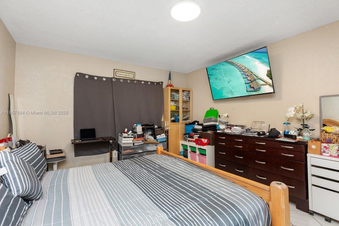 最近售出: $775,000 (3 贝兹, 2 浴室, 2087 平方英尺)