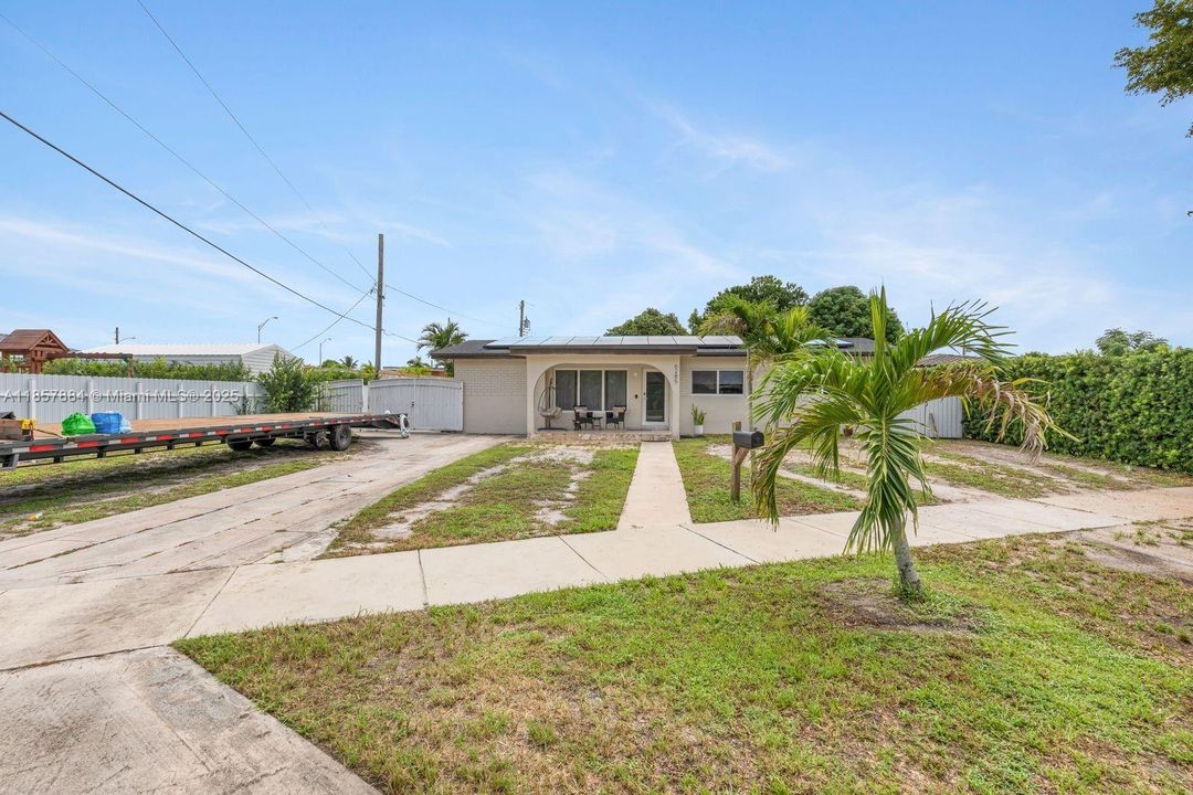 最近售出: $775,000 (3 贝兹, 2 浴室, 2087 平方英尺)