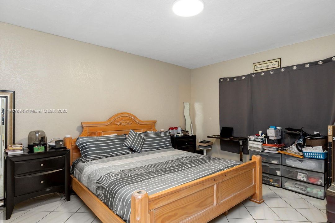 最近售出: $775,000 (3 贝兹, 2 浴室, 2087 平方英尺)