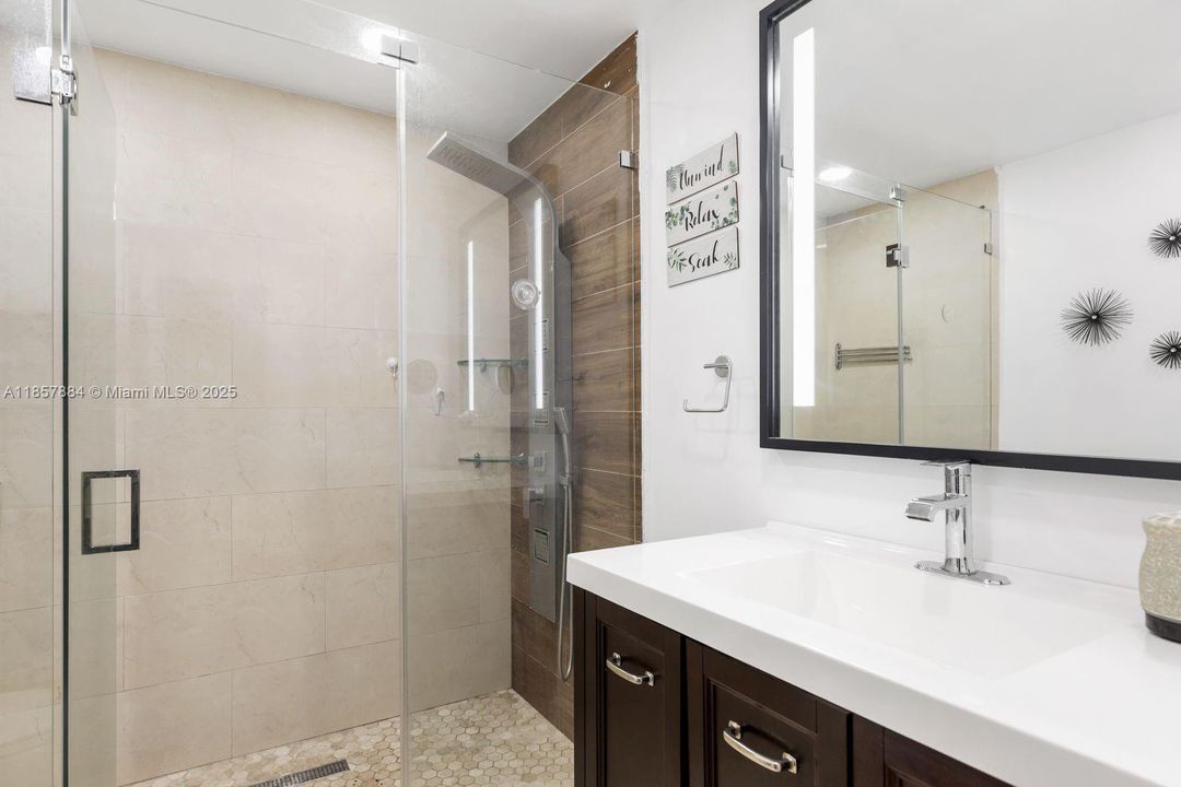 最近售出: $775,000 (3 贝兹, 2 浴室, 2087 平方英尺)