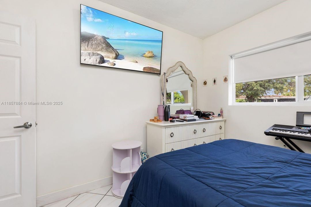 最近售出: $775,000 (3 贝兹, 2 浴室, 2087 平方英尺)