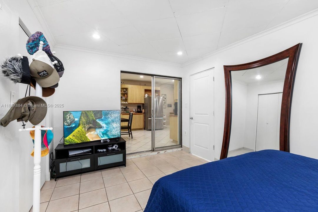 最近售出: $775,000 (3 贝兹, 2 浴室, 2087 平方英尺)