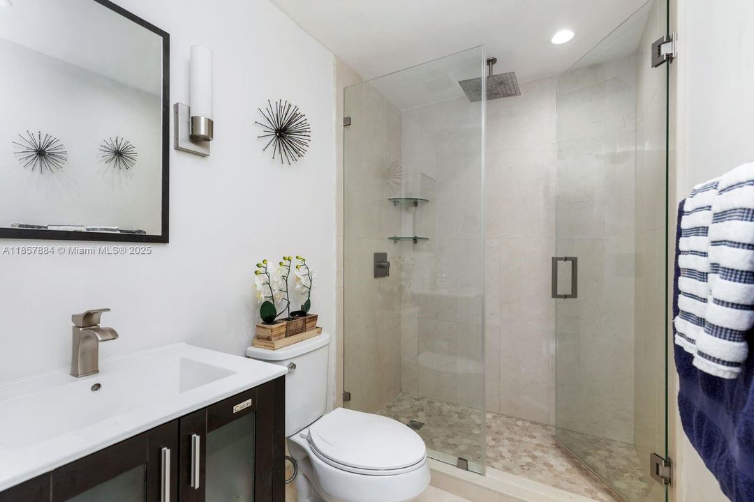 最近售出: $775,000 (3 贝兹, 2 浴室, 2087 平方英尺)