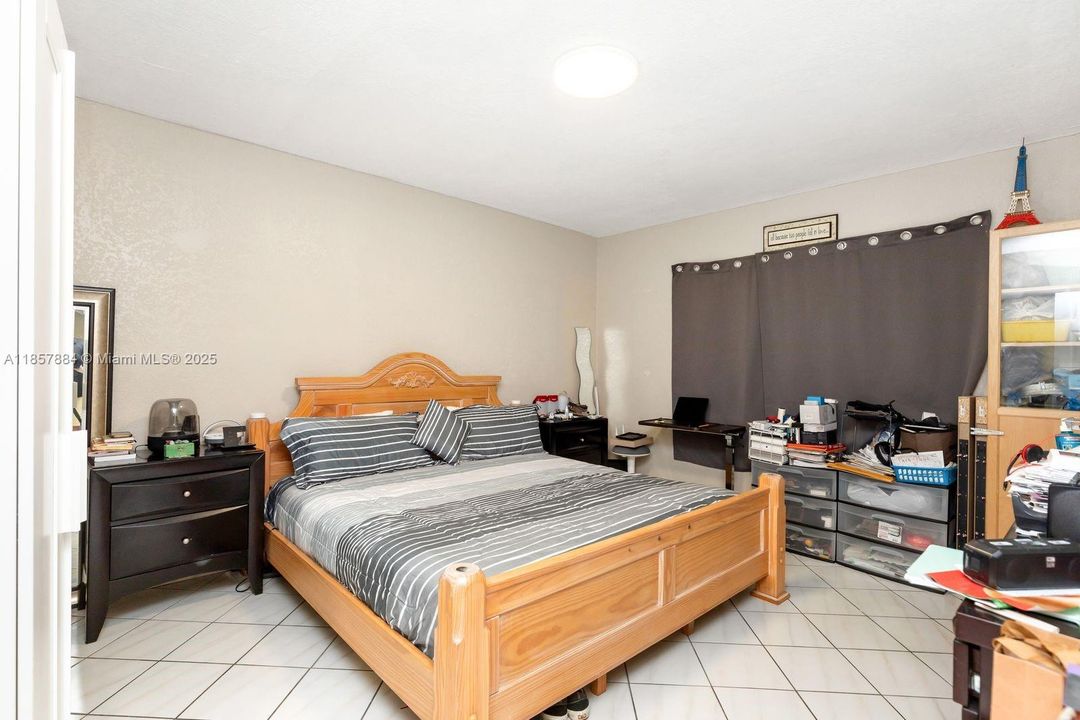 最近售出: $775,000 (3 贝兹, 2 浴室, 2087 平方英尺)