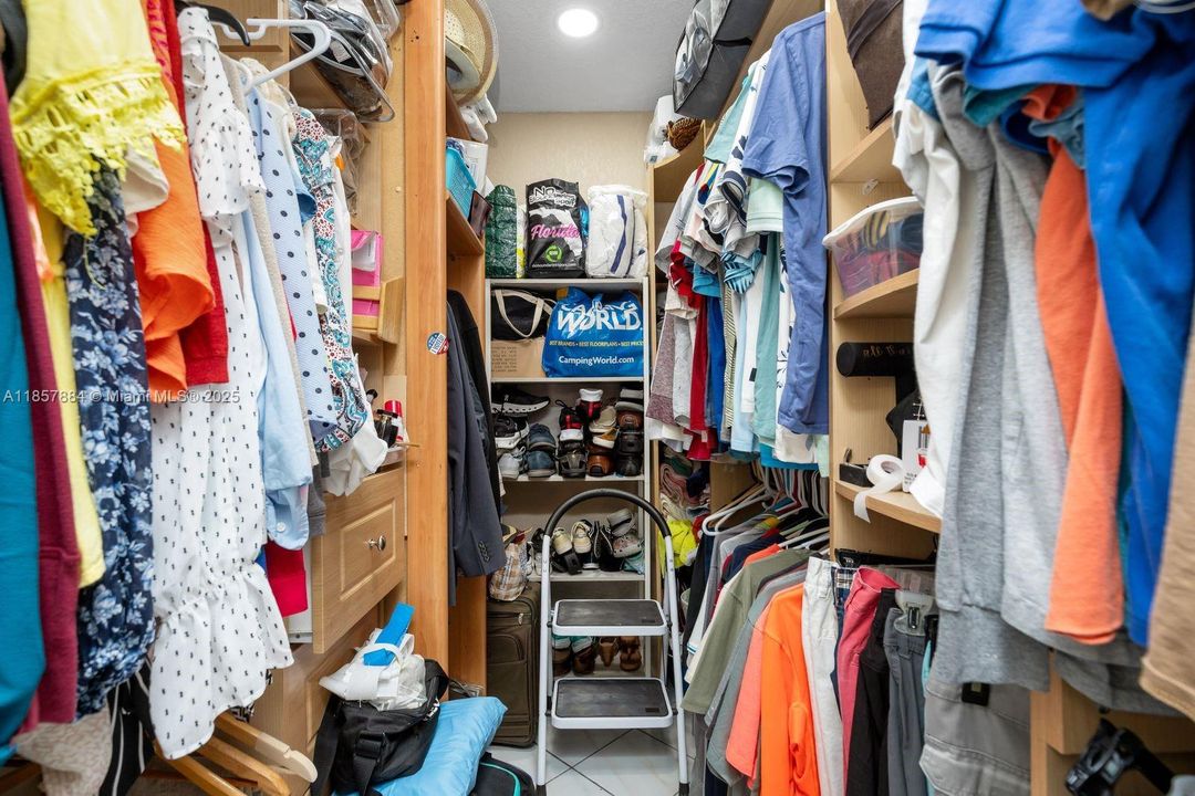 最近售出: $775,000 (3 贝兹, 2 浴室, 2087 平方英尺)