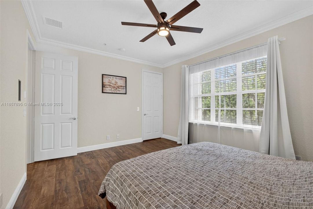 Недавно продано: $479,000 (3 спален, 2 ванн, 1839 Квадратных фут)