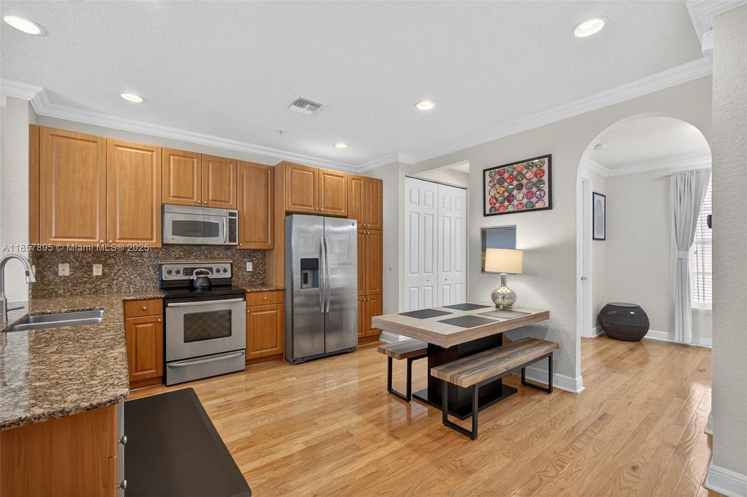 Недавно продано: $479,000 (3 спален, 2 ванн, 1839 Квадратных фут)