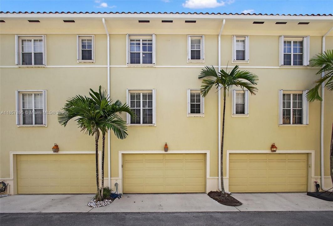 Недавно продано: $479,000 (3 спален, 2 ванн, 1839 Квадратных фут)