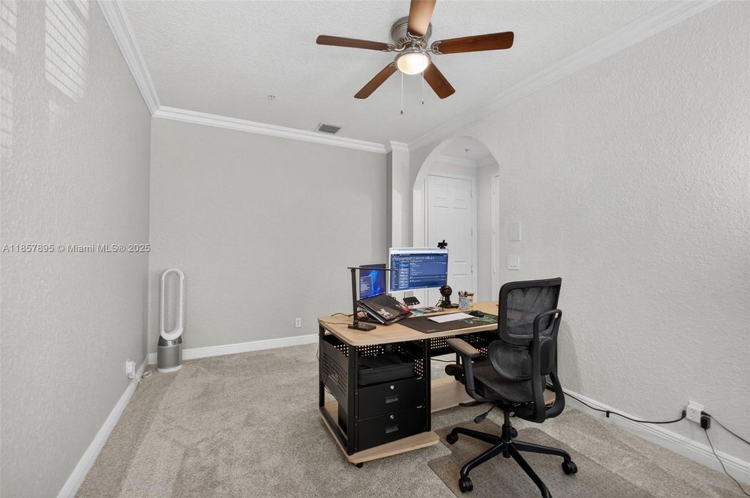 Недавно продано: $479,000 (3 спален, 2 ванн, 1839 Квадратных фут)