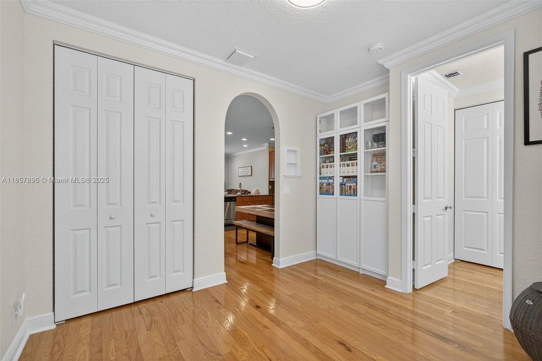 Недавно продано: $479,000 (3 спален, 2 ванн, 1839 Квадратных фут)