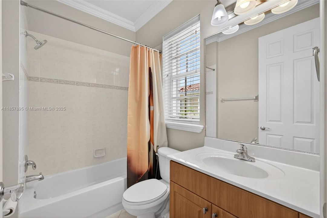 Недавно продано: $479,000 (3 спален, 2 ванн, 1839 Квадратных фут)