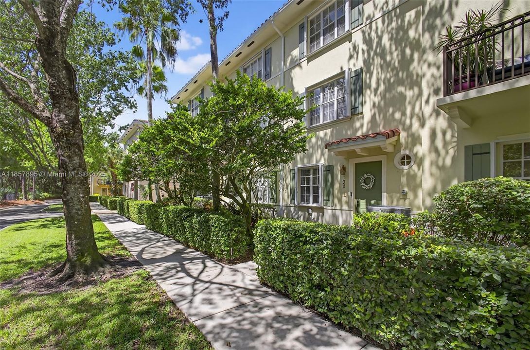 Недавно продано: $479,000 (3 спален, 2 ванн, 1839 Квадратных фут)