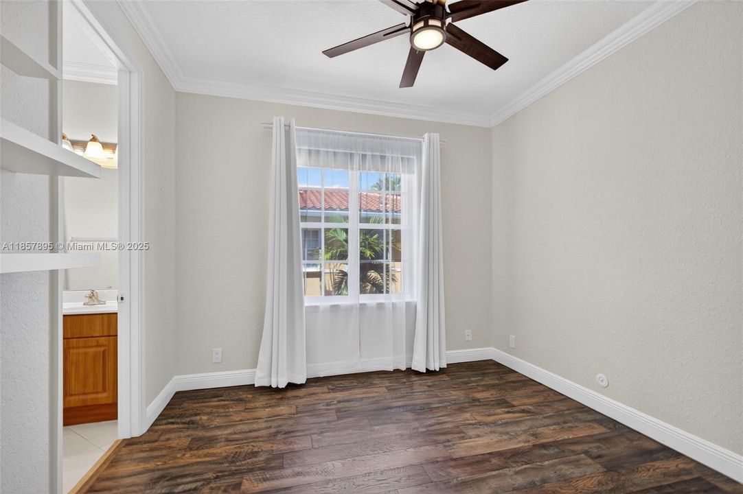 Недавно продано: $479,000 (3 спален, 2 ванн, 1839 Квадратных фут)