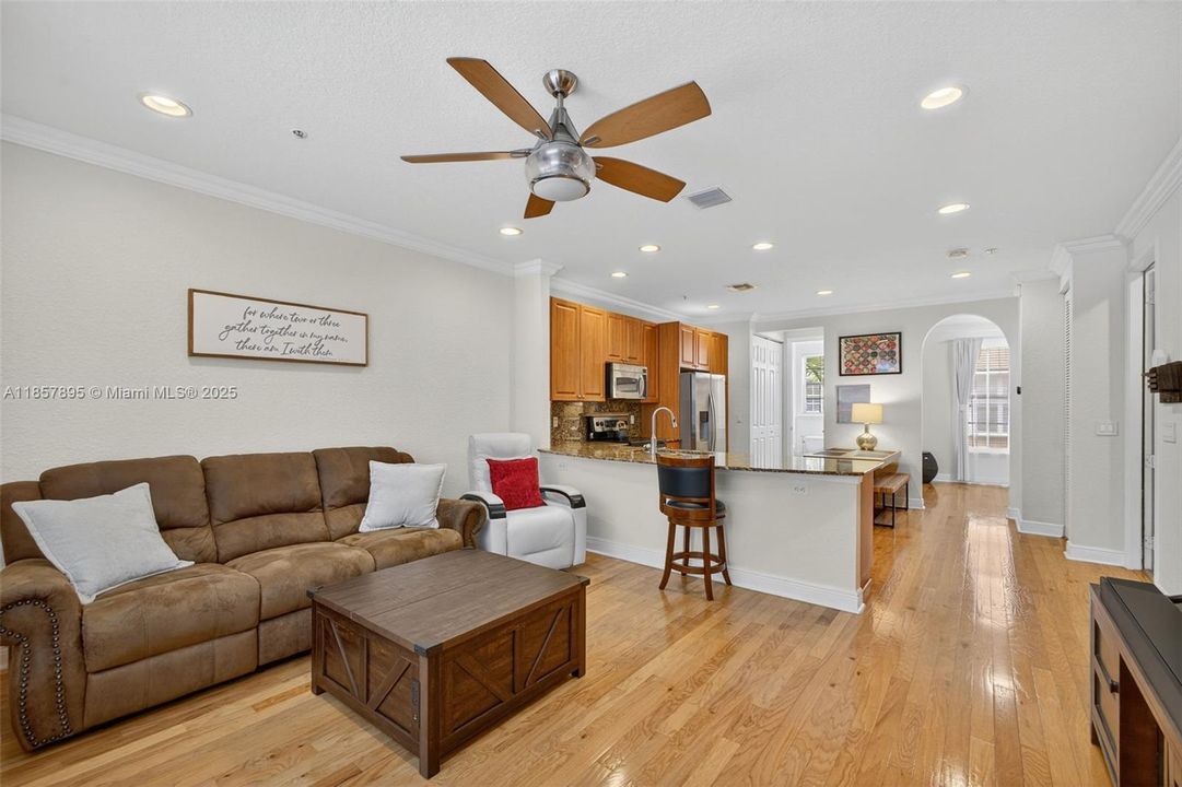 Недавно продано: $479,000 (3 спален, 2 ванн, 1839 Квадратных фут)