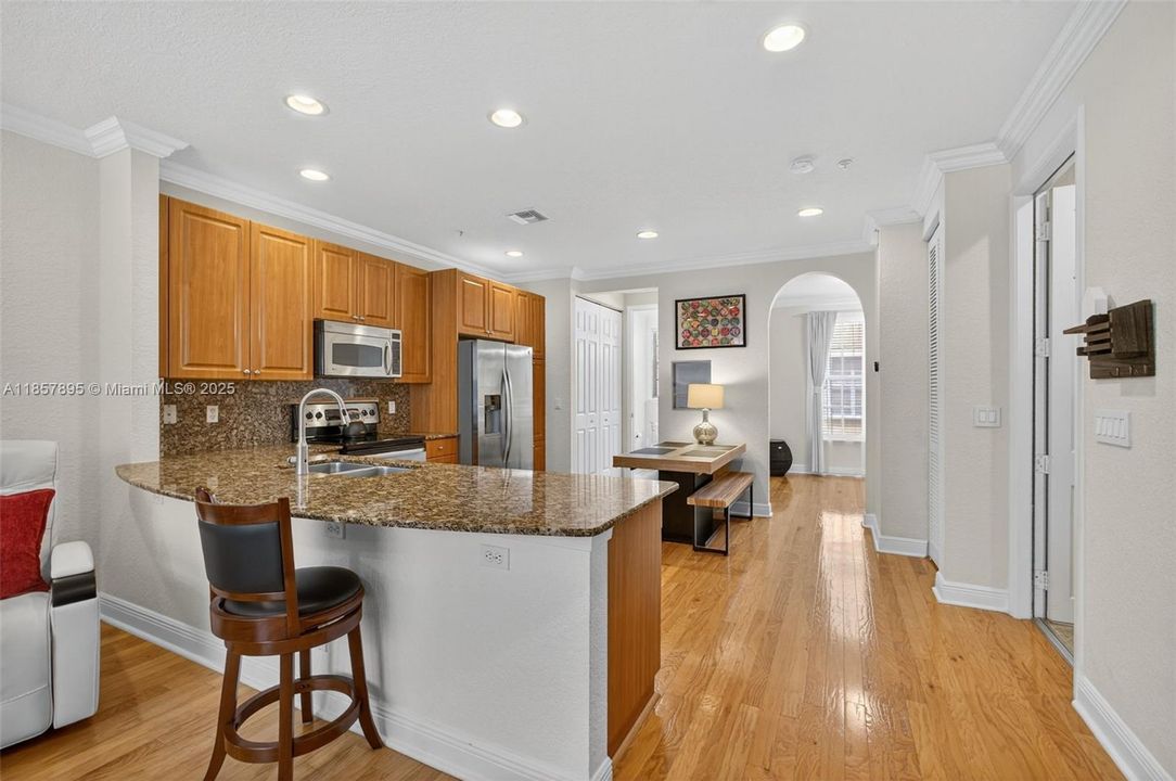 Недавно продано: $479,000 (3 спален, 2 ванн, 1839 Квадратных фут)