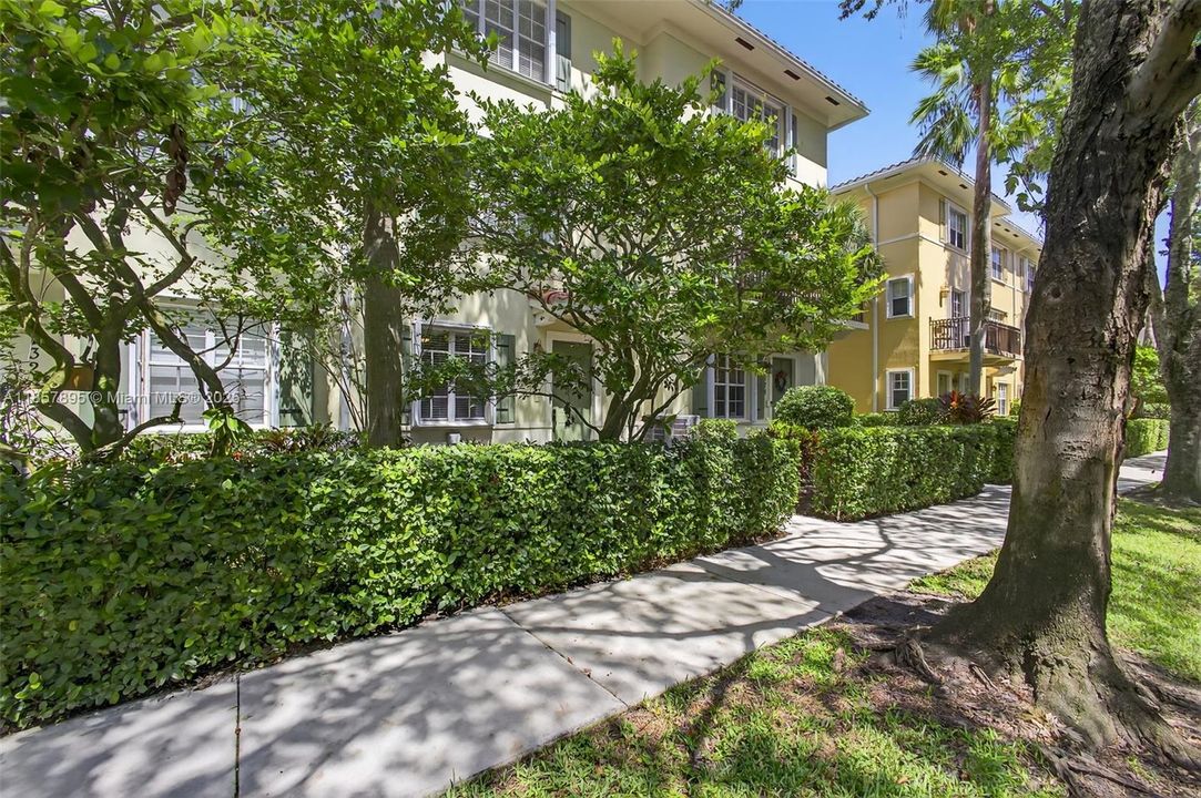 Недавно продано: $479,000 (3 спален, 2 ванн, 1839 Квадратных фут)