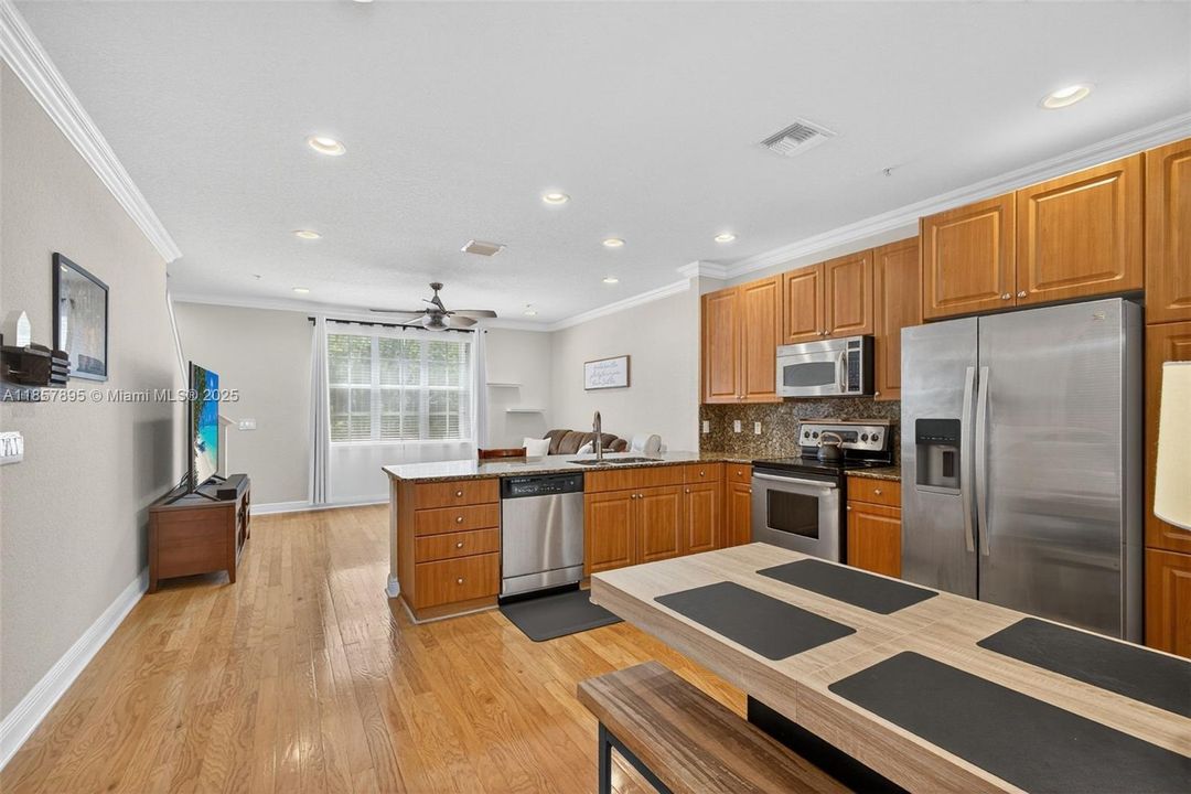 Недавно продано: $479,000 (3 спален, 2 ванн, 1839 Квадратных фут)