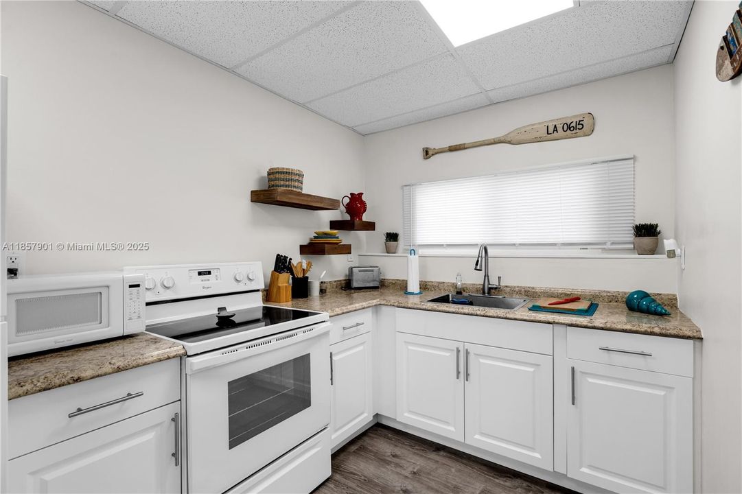 Recently Sold: $1,699,999 (3 beds, 3 baths, 1066 Square Feet)