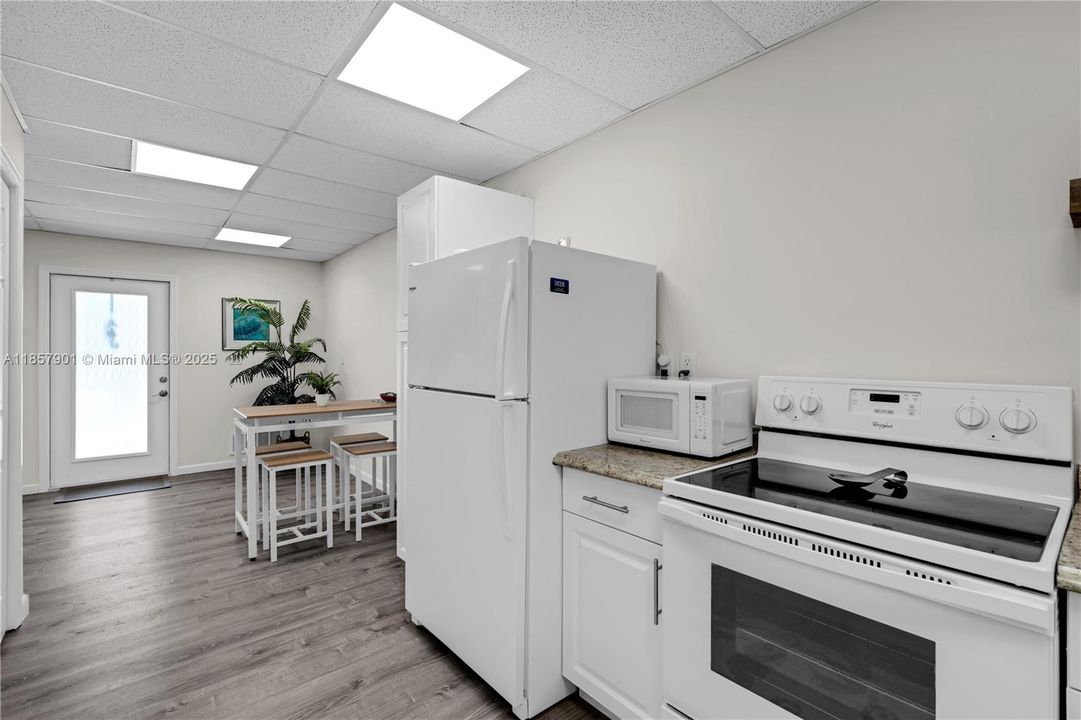 Recently Sold: $1,699,999 (3 beds, 3 baths, 1066 Square Feet)