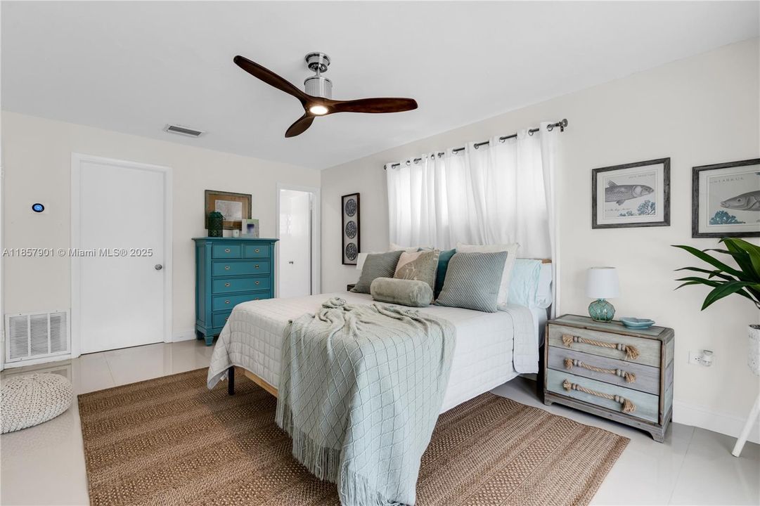 Recently Sold: $1,699,999 (3 beds, 3 baths, 1066 Square Feet)