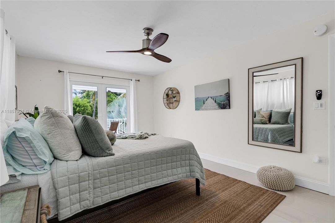 Recently Sold: $1,699,999 (3 beds, 3 baths, 1066 Square Feet)