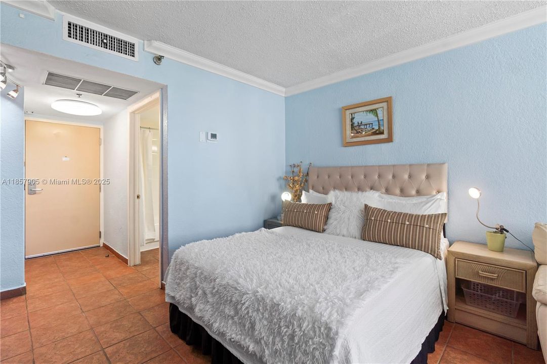 待售: $109,000 (0 贝兹, 1 浴室, 360 平方英尺)