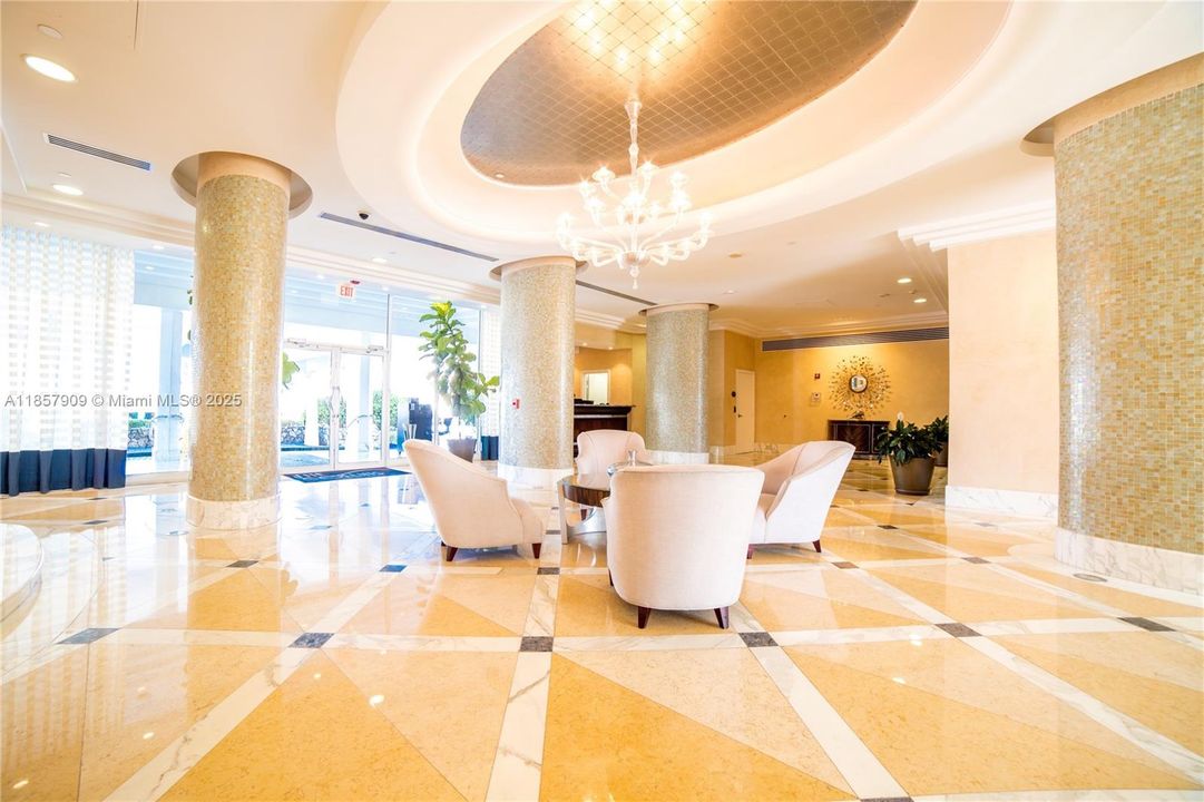 合同活跃: $6,000 (2 贝兹, 2 浴室, 1185 平方英尺)