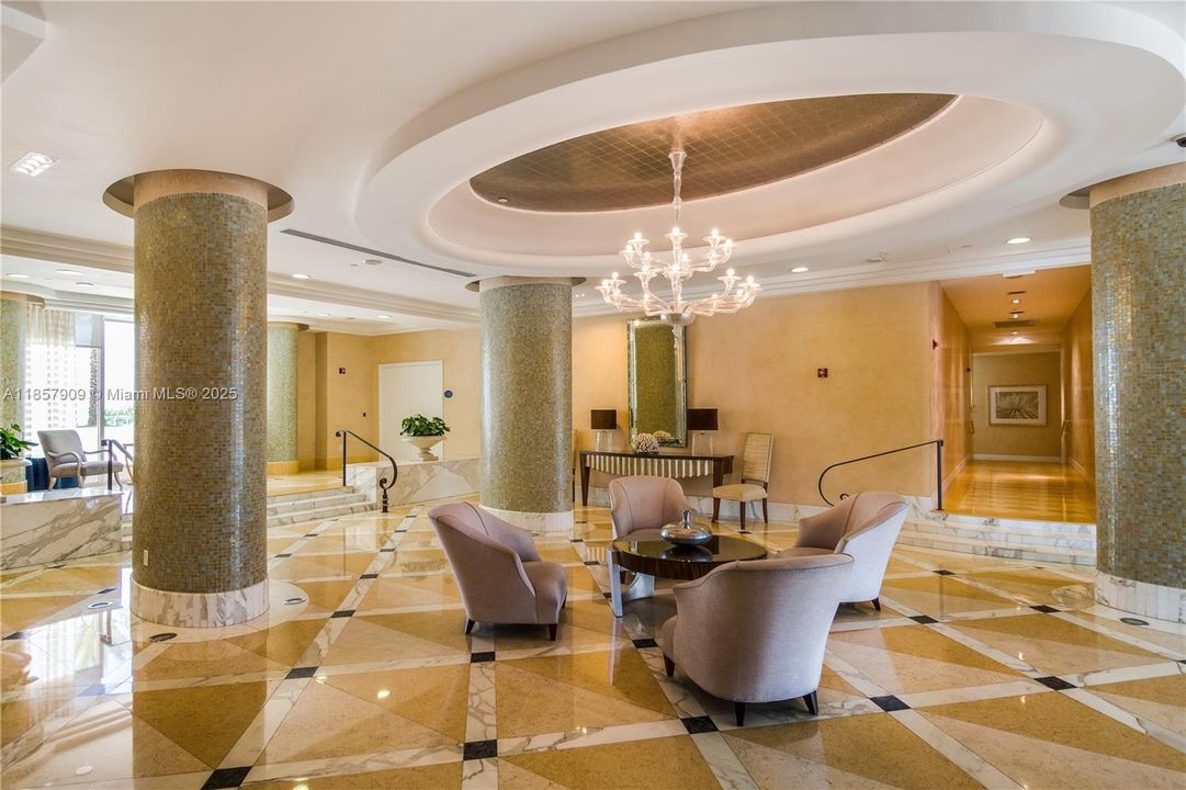 合同活跃: $6,000 (2 贝兹, 2 浴室, 1185 平方英尺)