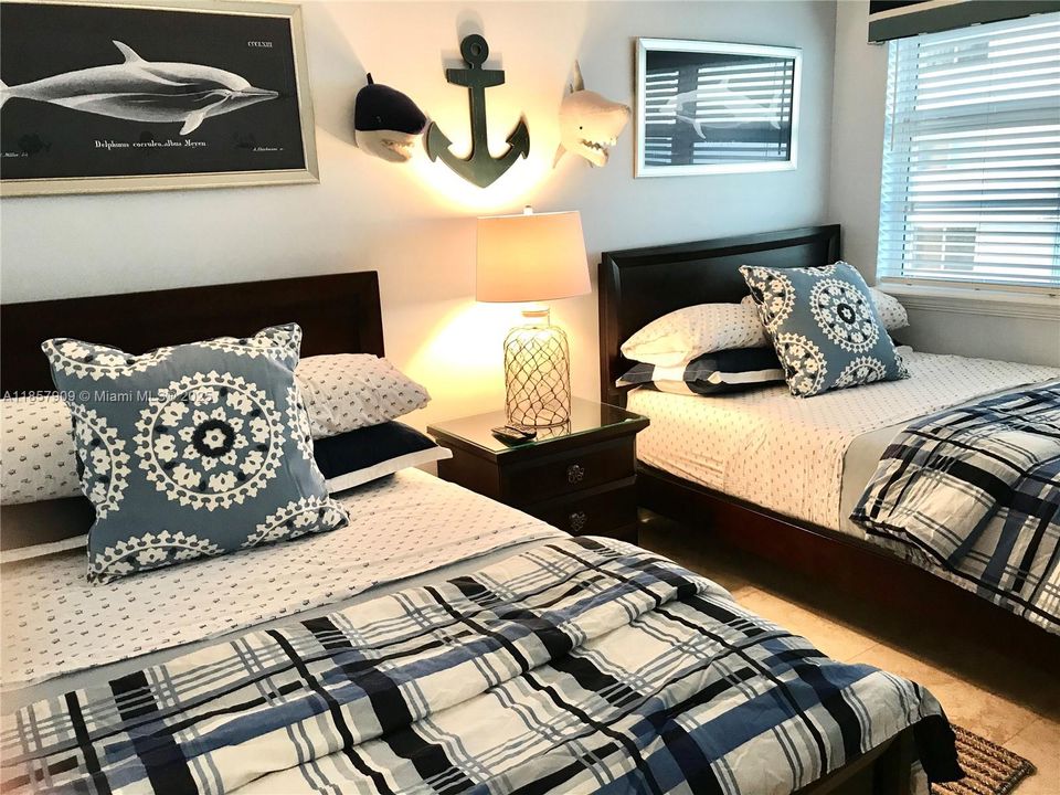 合同活跃: $6,000 (2 贝兹, 2 浴室, 1185 平方英尺)