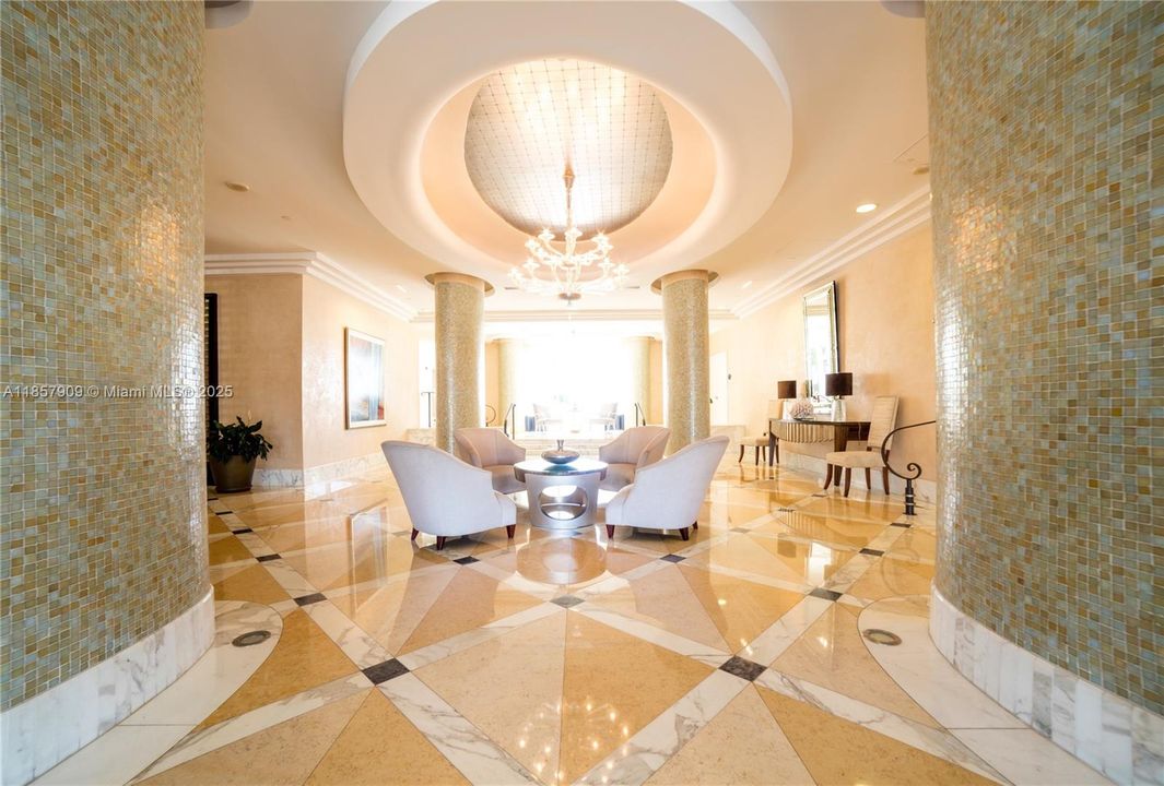 合同活跃: $6,000 (2 贝兹, 2 浴室, 1185 平方英尺)